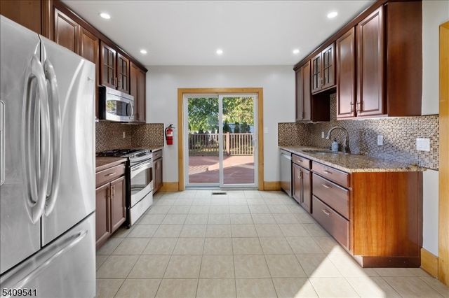 24 Rosalie St, Fair Lawn Boro, NJ 07410