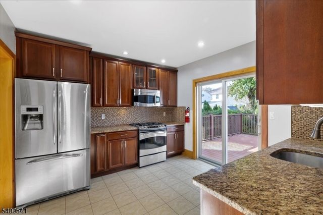 24 Rosalie St, Fair Lawn Boro, NJ 07410