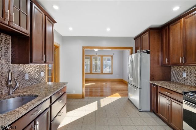 24 Rosalie St, Fair Lawn Boro, NJ 07410