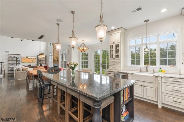 33 Still Hollow Rd, Tewksbury Twp., NJ 08833