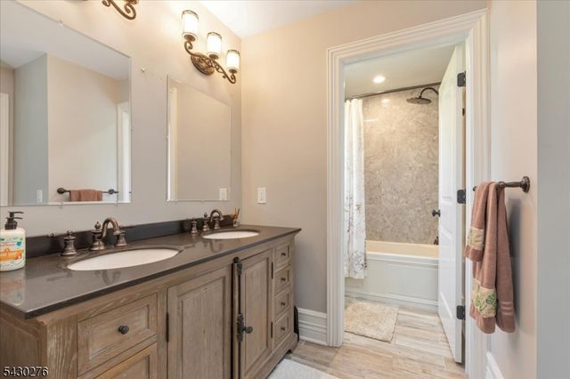 33 Still Hollow Rd, Tewksbury Twp., NJ 08833