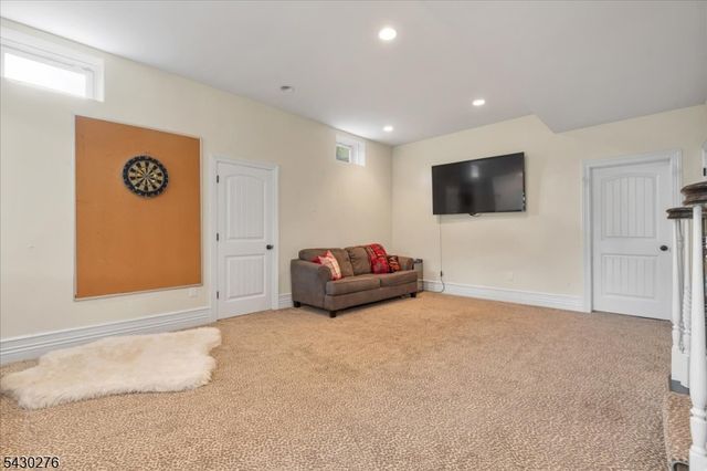 33 Still Hollow Rd, Tewksbury Twp., NJ 08833