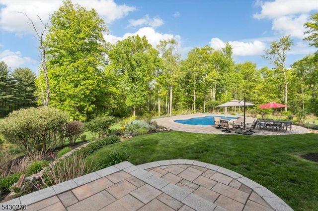 33 Still Hollow Rd, Tewksbury Twp., NJ 08833