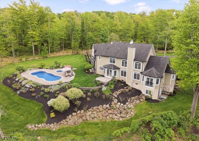 33 Still Hollow Rd, Tewksbury Twp., NJ 08833