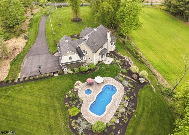 33 Still Hollow Rd, Tewksbury Twp., NJ 08833
