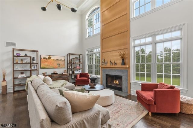 33 Still Hollow Rd, Tewksbury Twp., NJ 08833