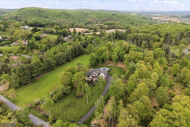 33 Still Hollow Rd, Tewksbury Twp., NJ 08833