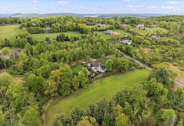 33 Still Hollow Rd, Tewksbury Twp., NJ 08833
