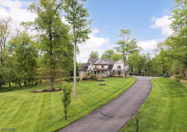 33 Still Hollow Rd, Tewksbury Twp., NJ 08833