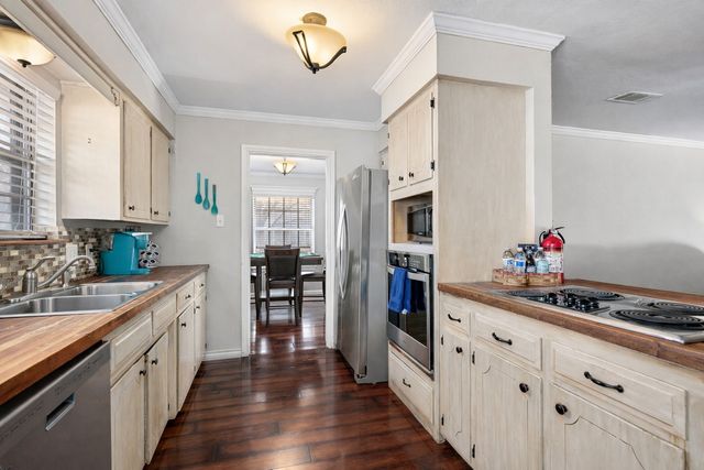 2422 Nottingham Place, Grand Prairie, TX 75050