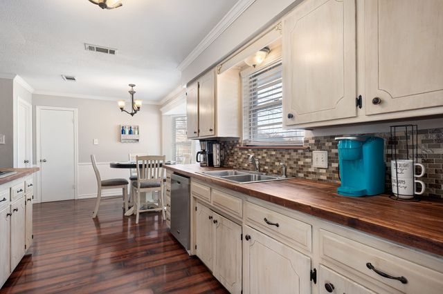 2422 Nottingham Place, Grand Prairie, TX 75050