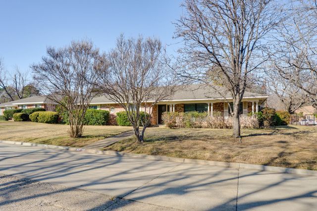 2422 Nottingham Place, Grand Prairie, TX 75050