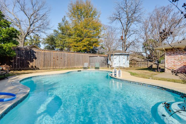 2422 Nottingham Place, Grand Prairie, TX 75050