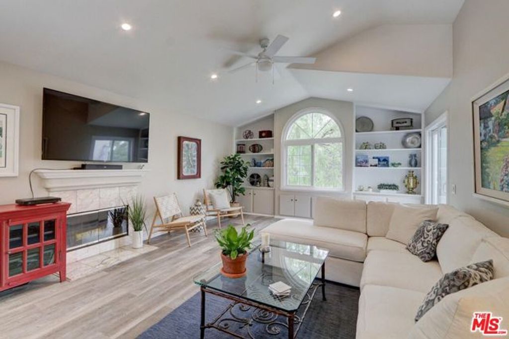 22348 Heritage Pass Place, Chatsworth (los Angeles), CA 91311
