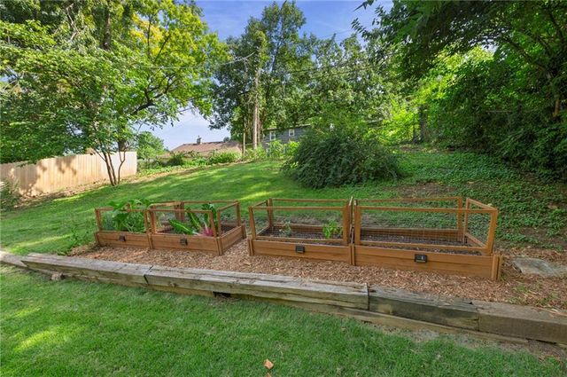 9025 Holly Street, Kansas City, MO 64114