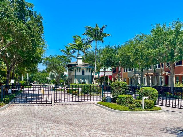 477 Pacific Grove Drive 2, West Palm Beach, FL 33401