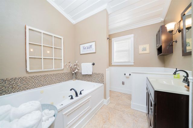 408 Houston St, Jefferson, TX 75657