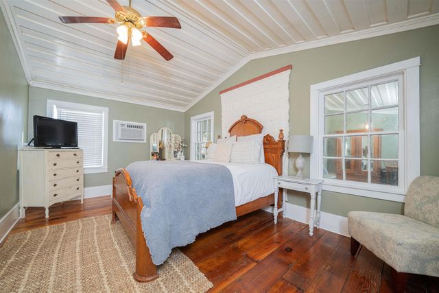 408 Houston St, Jefferson, TX 75657