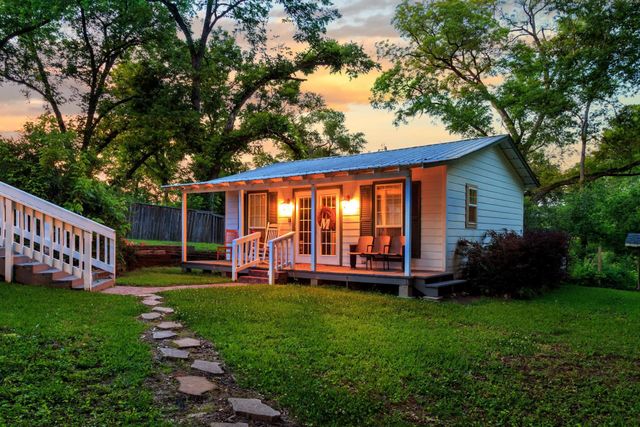 408 Houston St, Jefferson, TX 75657