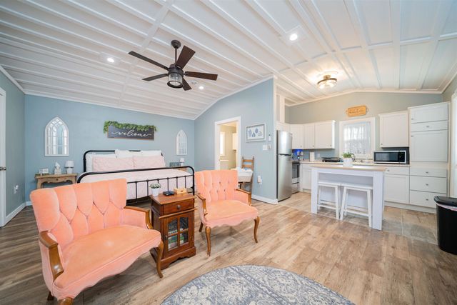 408 Houston St, Jefferson, TX 75657