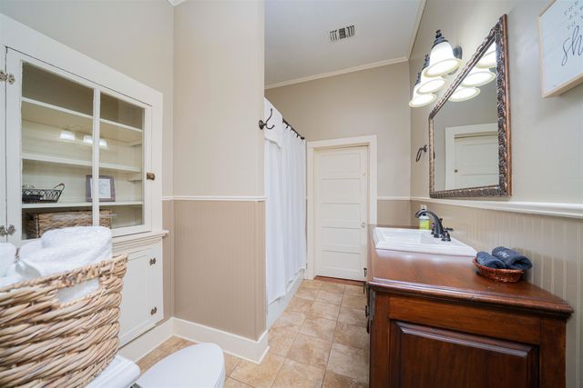 408 Houston St, Jefferson, TX 75657