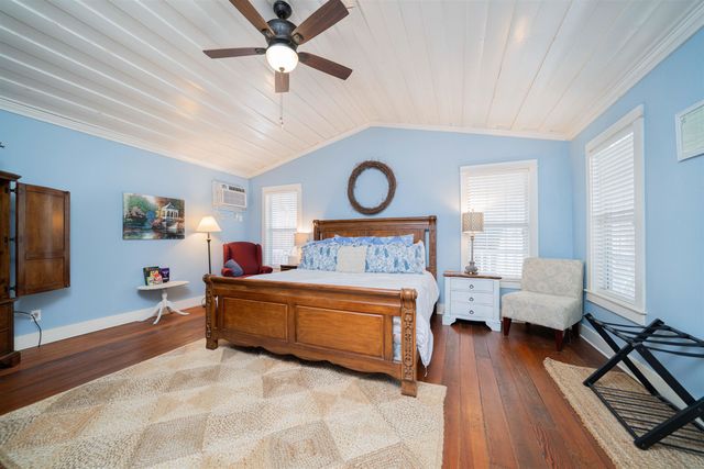 408 Houston St, Jefferson, TX 75657