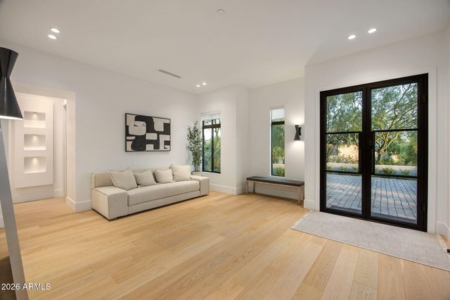 8820 E LARIAT Lane, Scottsdale, AZ 85255