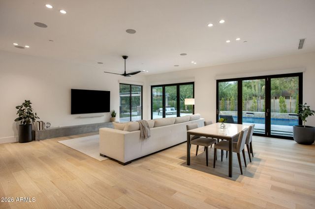 8820 E LARIAT Lane, Scottsdale, AZ 85255