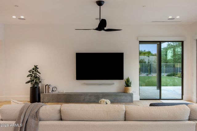 8820 E LARIAT Lane, Scottsdale, AZ 85255