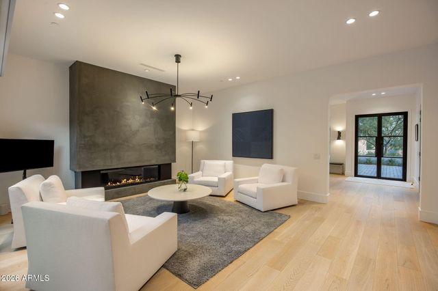8820 E LARIAT Lane, Scottsdale, AZ 85255
