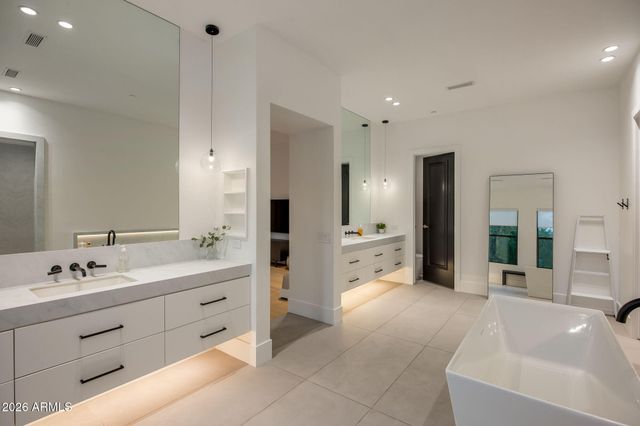 8820 E LARIAT Lane, Scottsdale, AZ 85255