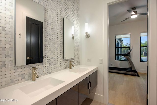 8820 E LARIAT Lane, Scottsdale, AZ 85255
