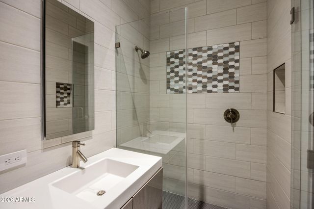 8820 E LARIAT Lane, Scottsdale, AZ 85255