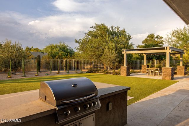 8820 E LARIAT Lane, Scottsdale, AZ 85255