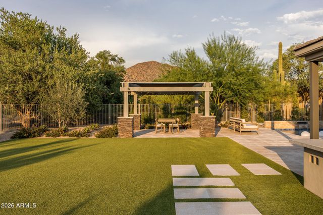 8820 E LARIAT Lane, Scottsdale, AZ 85255