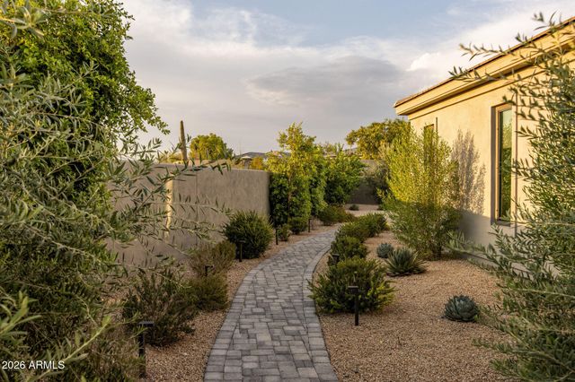 8820 E LARIAT Lane, Scottsdale, AZ 85255