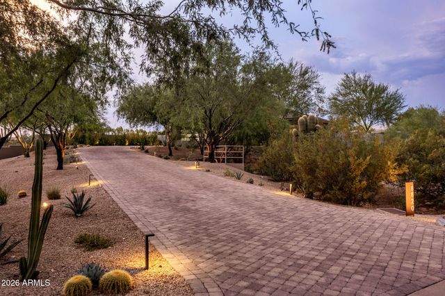 8820 E LARIAT Lane, Scottsdale, AZ 85255