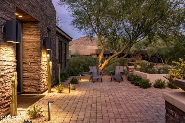 8820 E LARIAT Lane, Scottsdale, AZ 85255