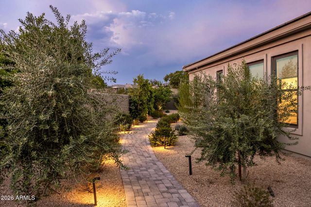 8820 E LARIAT Lane, Scottsdale, AZ 85255