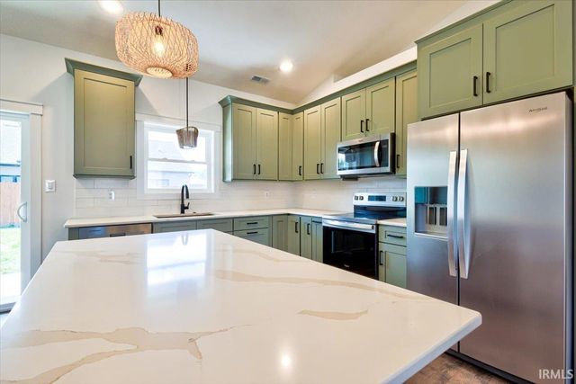 2102 Aruba Drive, Bedford, IN 47421