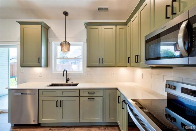 2102 Aruba Drive, Bedford, IN 47421