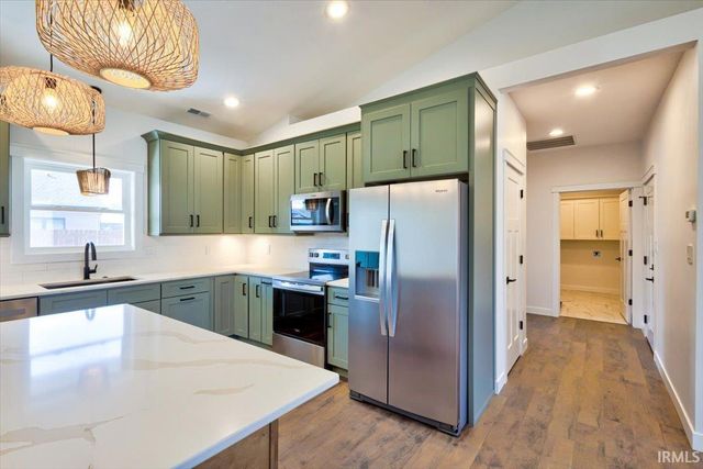 2102 Aruba Drive, Bedford, IN 47421