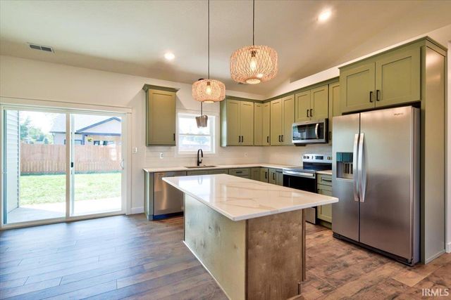 2102 Aruba Drive, Bedford, IN 47421