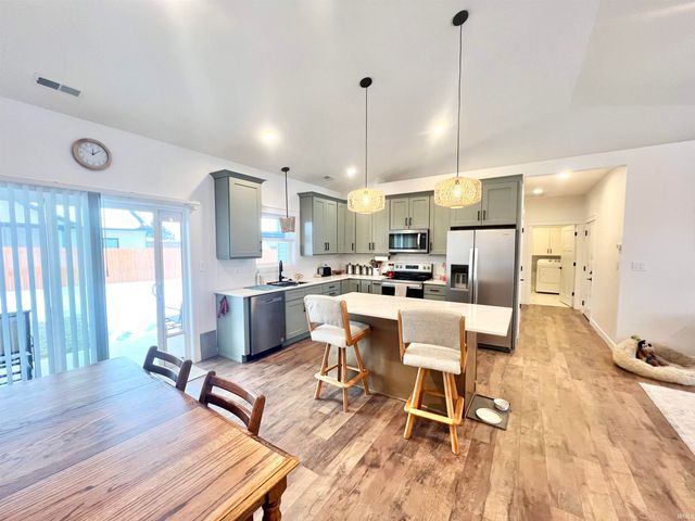 2102 Aruba Drive, Bedford, IN 47421