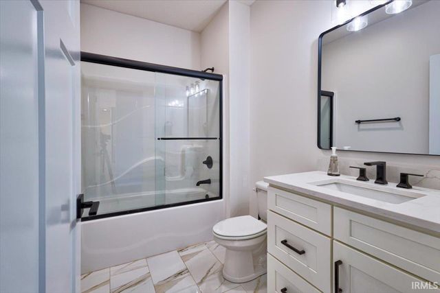 2102 Aruba Drive, Bedford, IN 47421