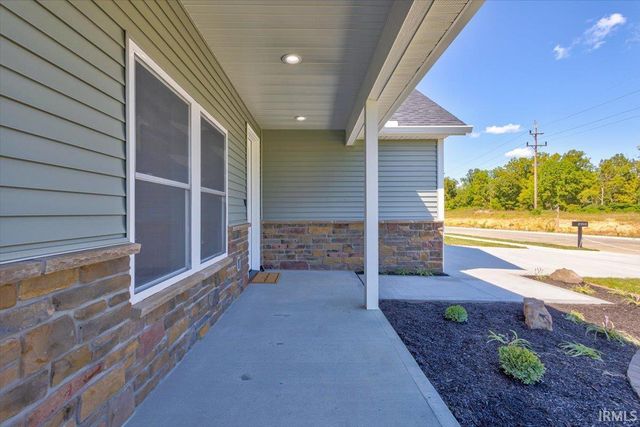 2102 Aruba Drive, Bedford, IN 47421