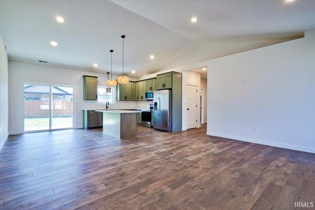 2102 Aruba Drive, Bedford, IN 47421