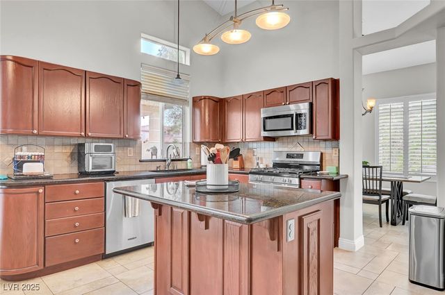 8809 Las Olivas Avenue, Las Vegas, NV 89147