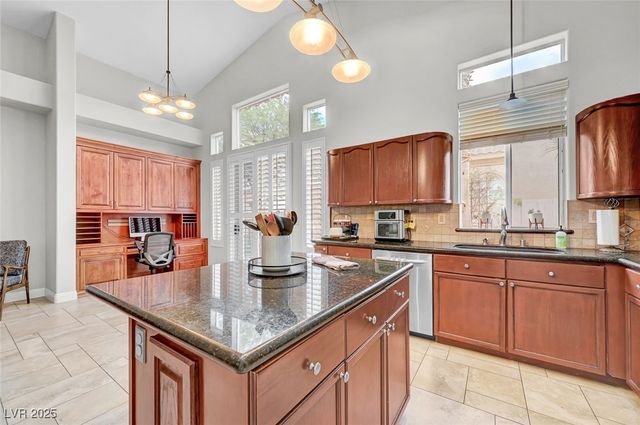 8809 Las Olivas Avenue, Las Vegas, NV 89147