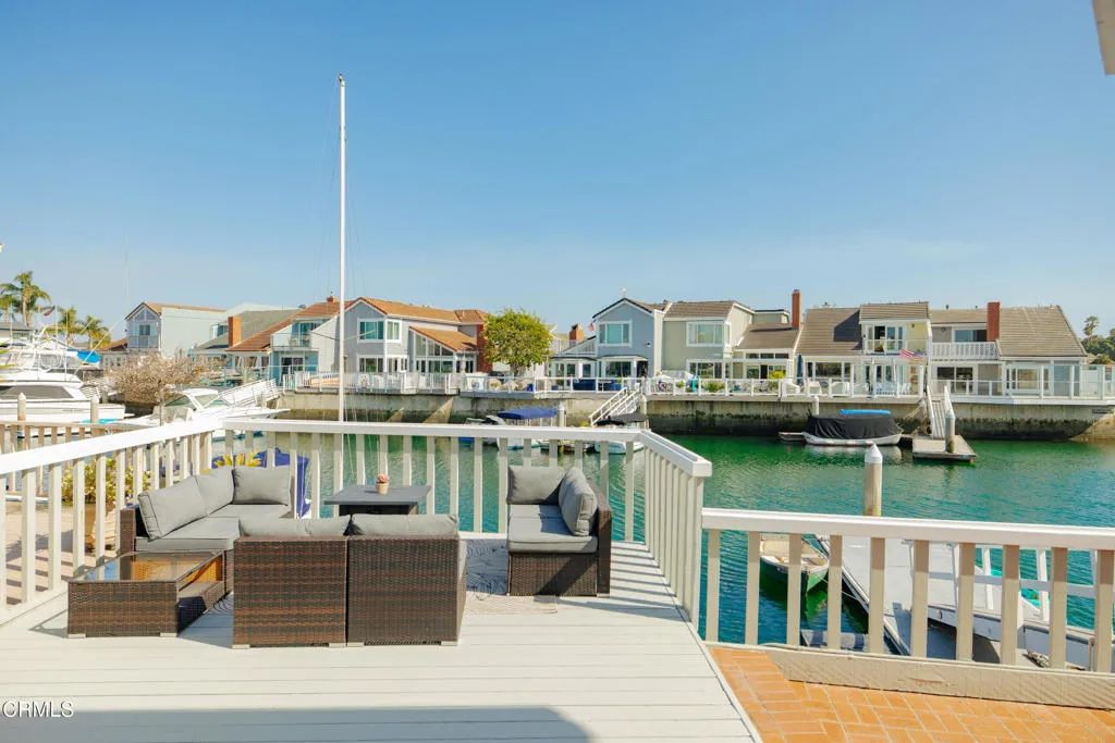2145 Kingsbridge Way, Oxnard, CA 93035